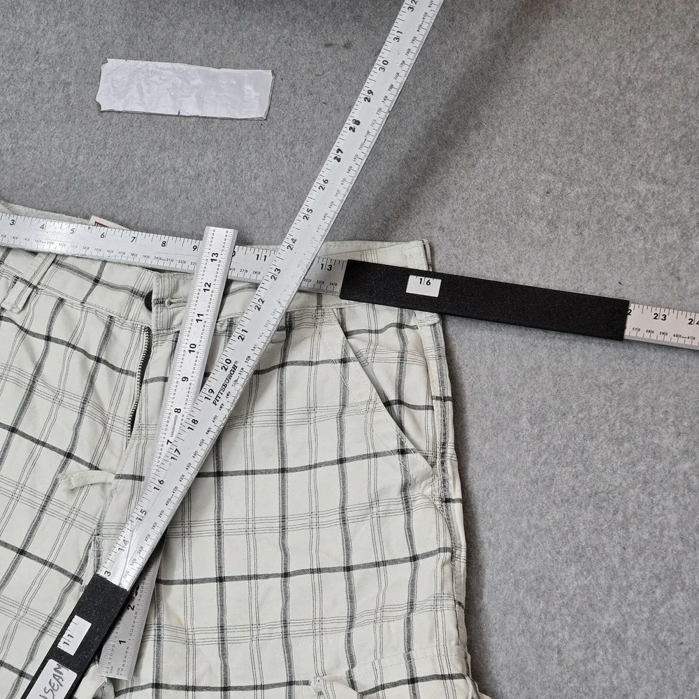 Levi's Men Shorts 30 White Squad Cargo Plaid Grunge Skater Baggy Y2K